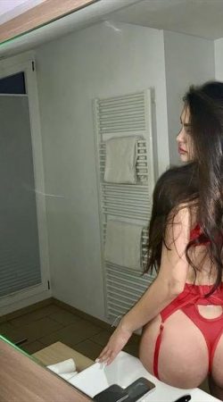 Experience Unforgettable Moments with Delilah Lux Tonight