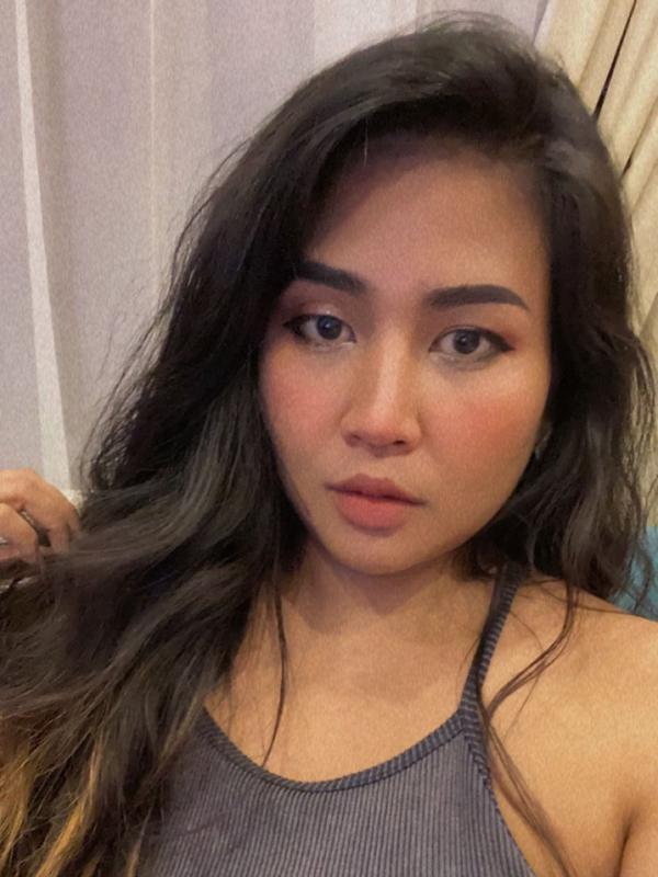 Experience the Allure of Sapphire Moon's Enchanting Companions 2 Mis Fotos